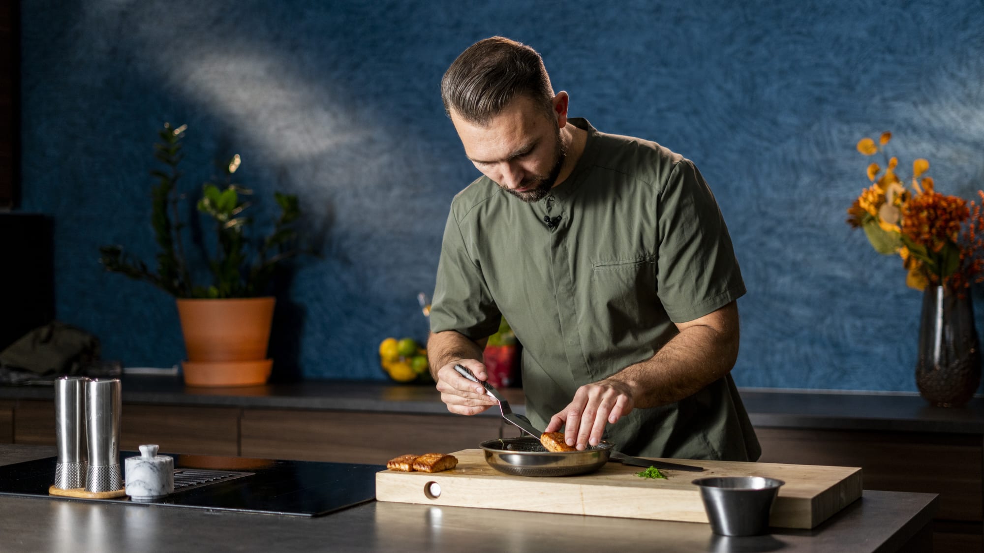 Fried salmon with chanterelle mushrooms and cabbage sauce